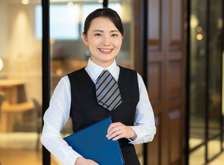 【派遣】フロント、客室係、サービス係