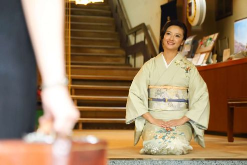 【紹介】温泉ホテルで客室配膳・浴室清掃他《住み込み可・美人の湯入湯可》