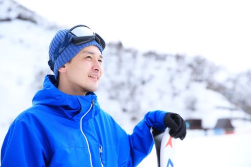 【紹介】スキー場で造雪スタッフ