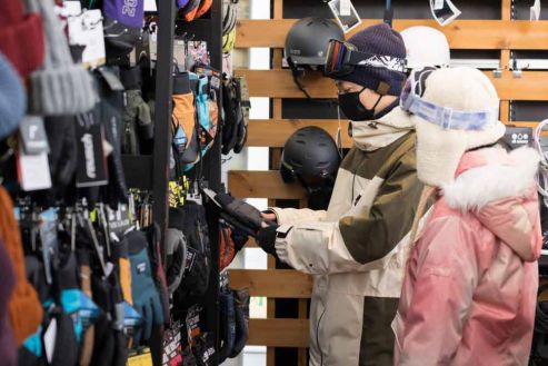 【紹介】スキー場のショップでスポーツ用品販売