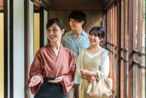 【紹介】旅館で客室案内など仲居業務