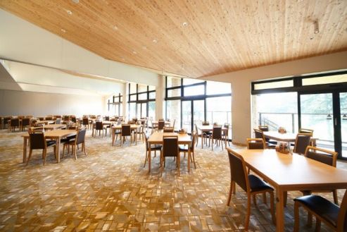 【紹介】ゴルフ場のレストランで配膳・接客