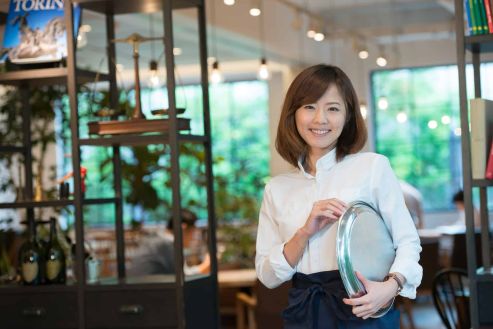 【派遣】レストランホールスタッフ/配膳・片付け