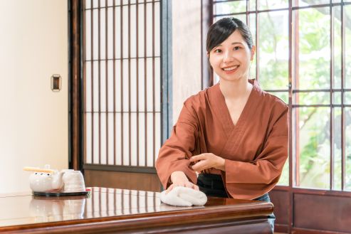 【紹介】老舗旅館でお客様のご案内・料理の配膳