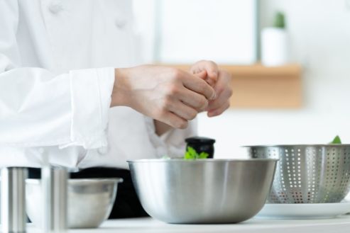 【紹介】短期/ホテルのレストランでの調理補助