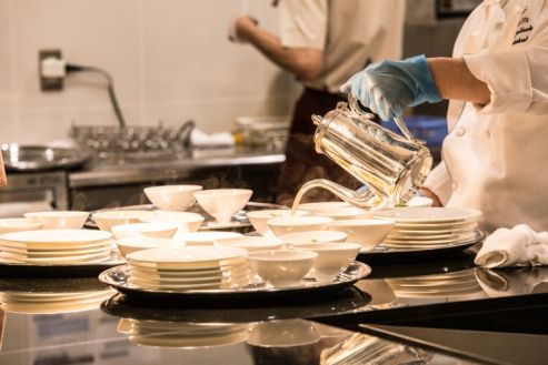 【紹介】短期/ホテルの調理補助・洗い場