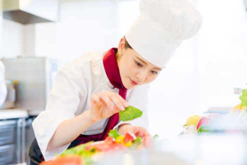 【紹介】ホテルで朝食と夕食の調理／短期